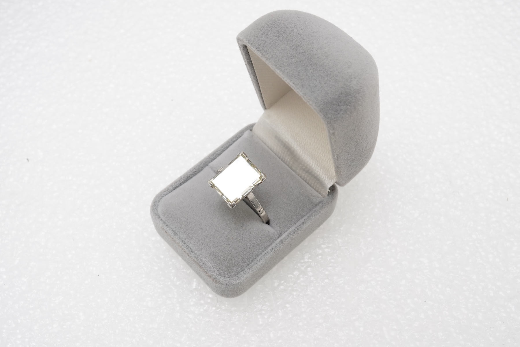 An Art Deco diamond solitaire ring, 1930s